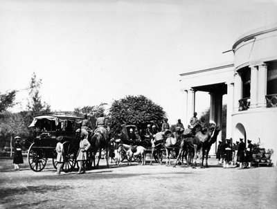 Vizegouverneur von Punjab und seine Kamelkutsche, 1864 von Samuel Bourne